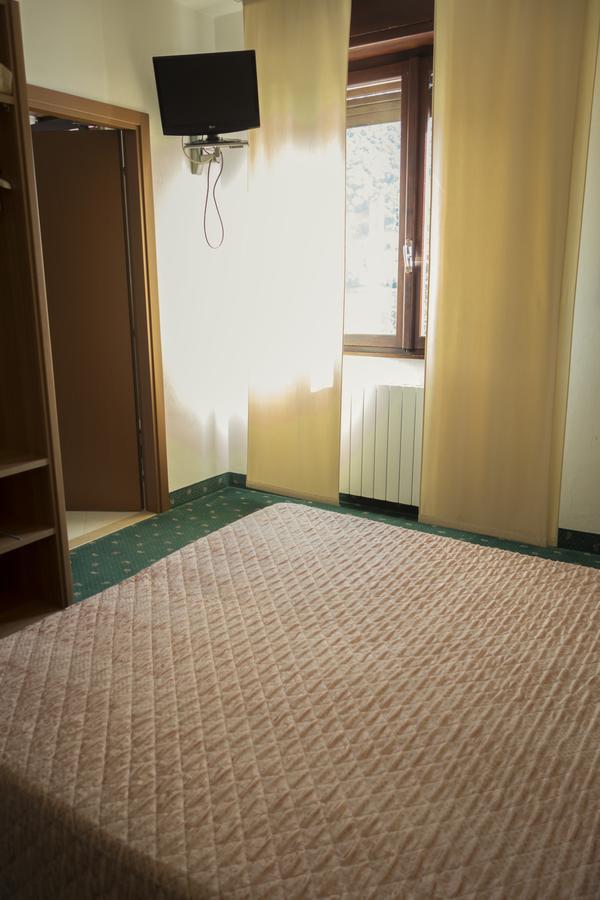 Albergo La Romanella Spinone Al Lago Exterior foto